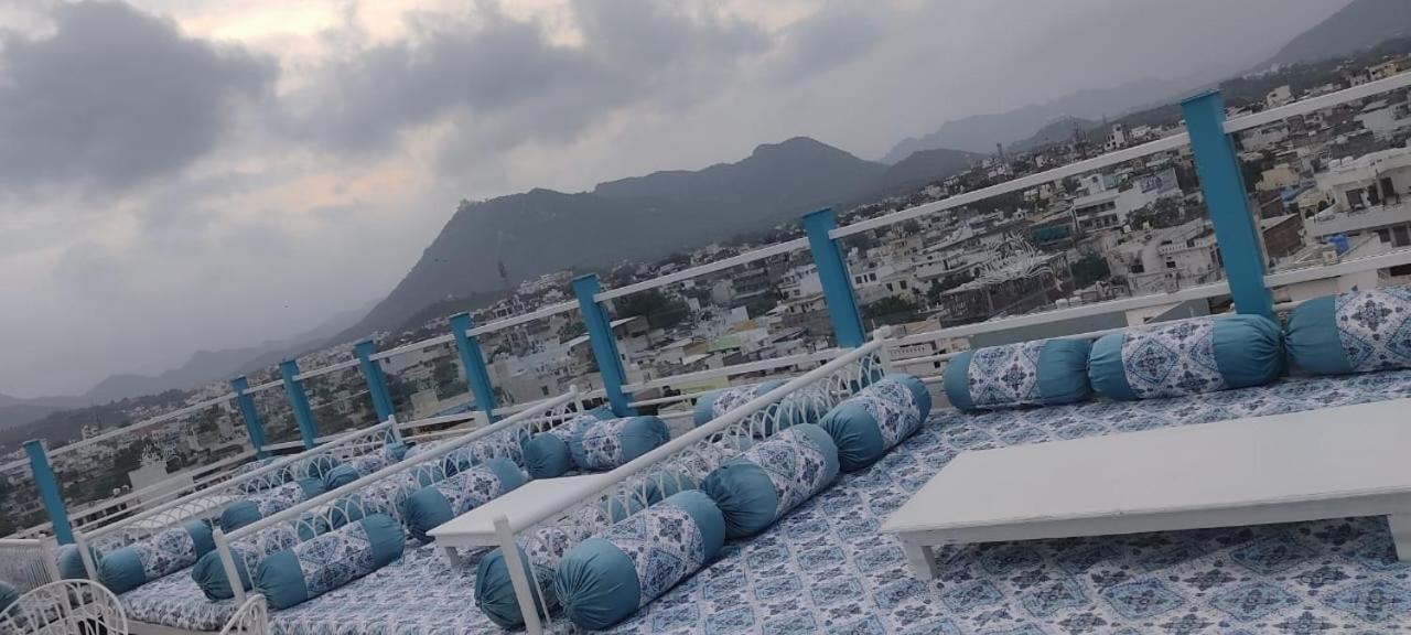 Khamma Ghani A Boutique Hotel อุเดเปอร์ ภายนอก รูปภาพ